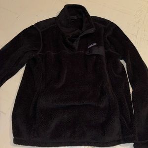 Black Patagonia fleece pullover. Size L